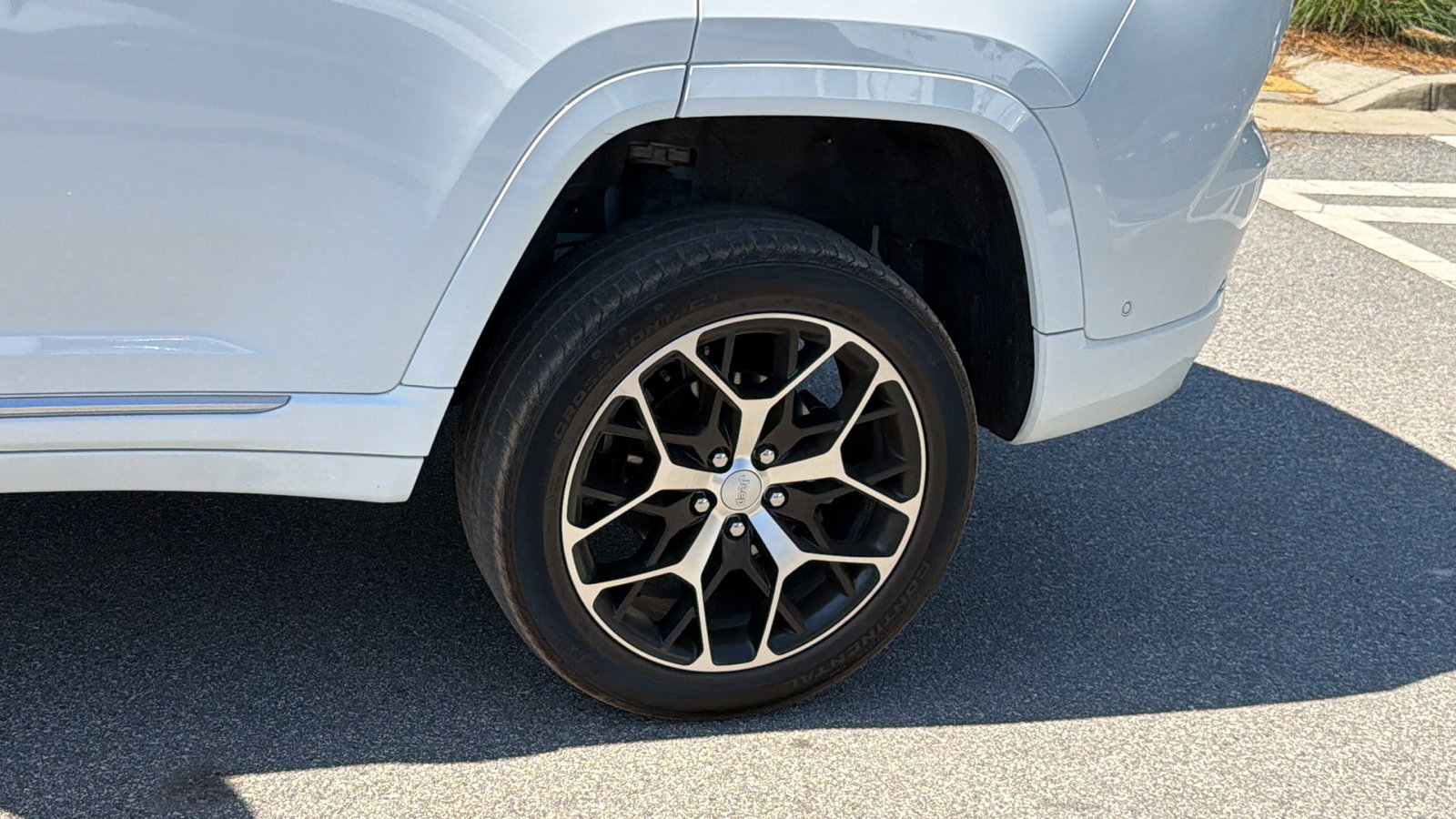 Used 2024 Jeep Grand Cherokee Summit AWD/4WD image 12