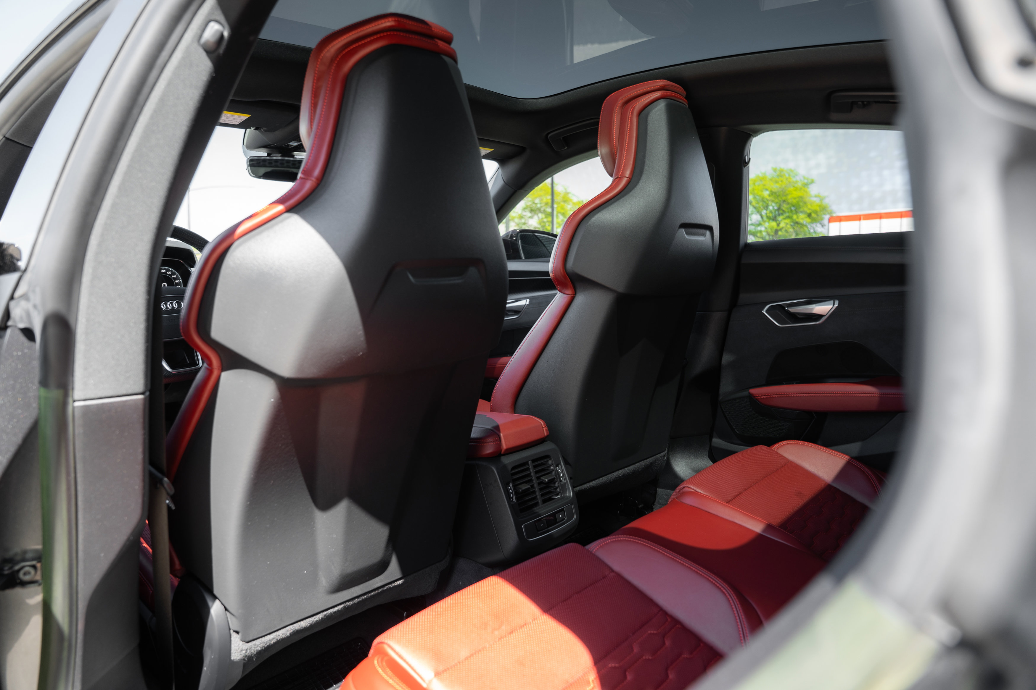 Certified 2022 Audi e-tron GT Premium Plus w/ Performance Package AWD/4WD image 29
