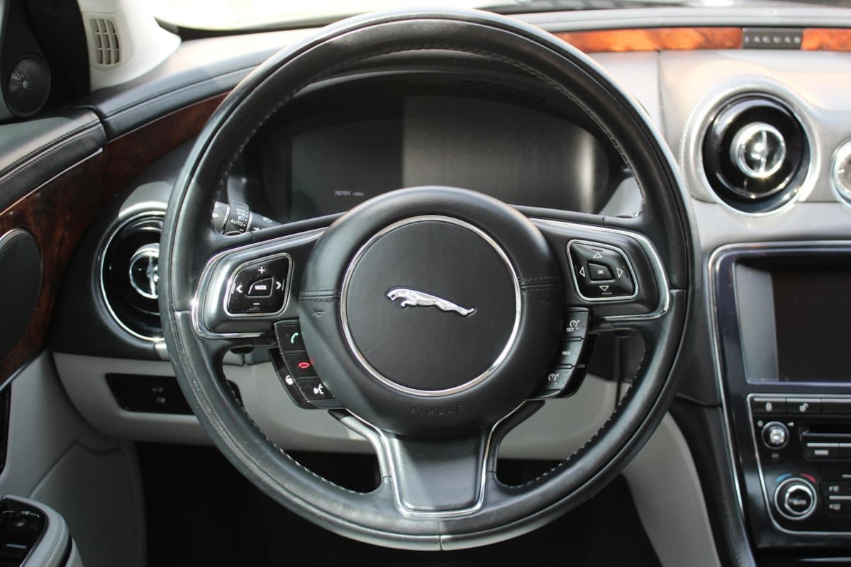 Used 2013 Jaguar XJ AWD image 23