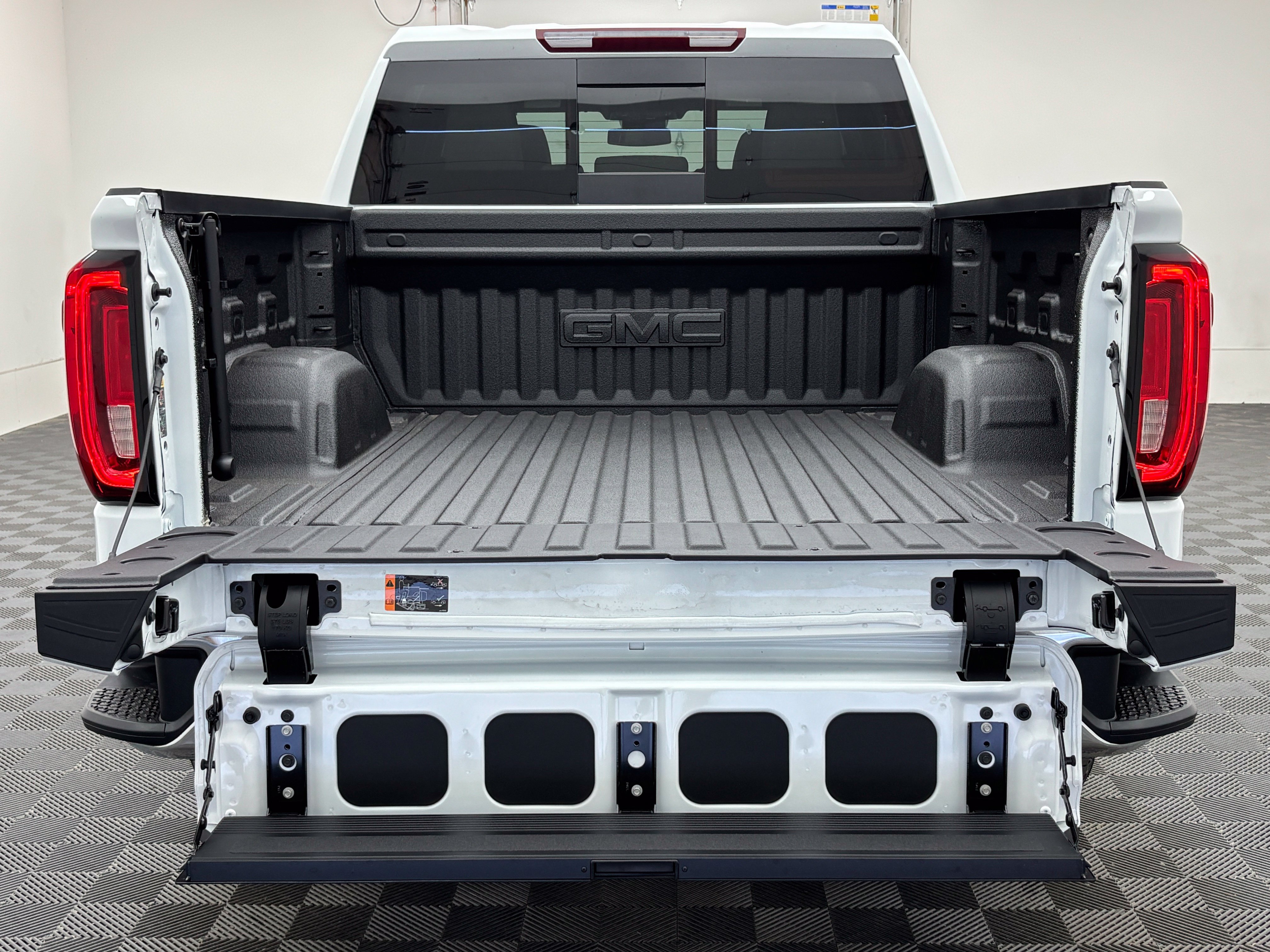 New 2026 GMC Sierra 1500 SLT w/ SLT Premium Package AWD/4WD image 10