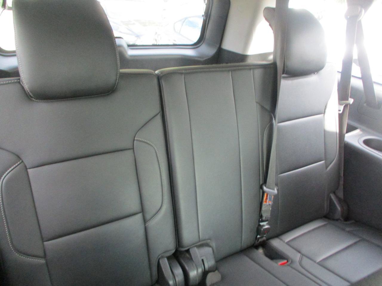 Used 2019 Chevrolet Suburban LT w/ Luxury Package image 9