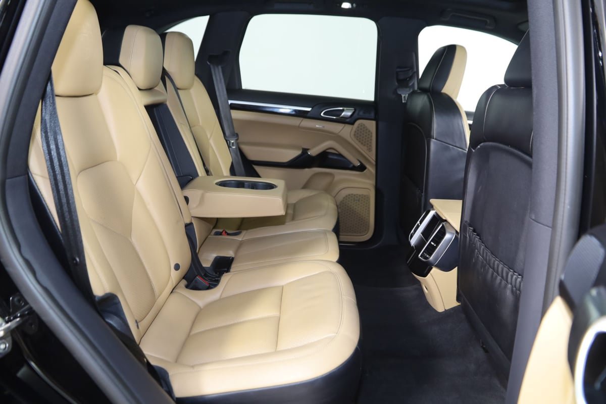 Used 2017 Porsche Cayenne Platinum Edition AWD/4WD image 14