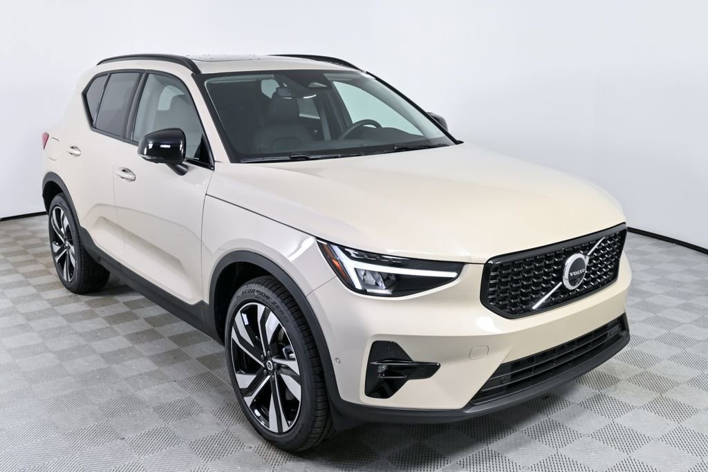 New 2026 Volvo XC40 B4 Plus w/ Protection Package Premier FWD image 25