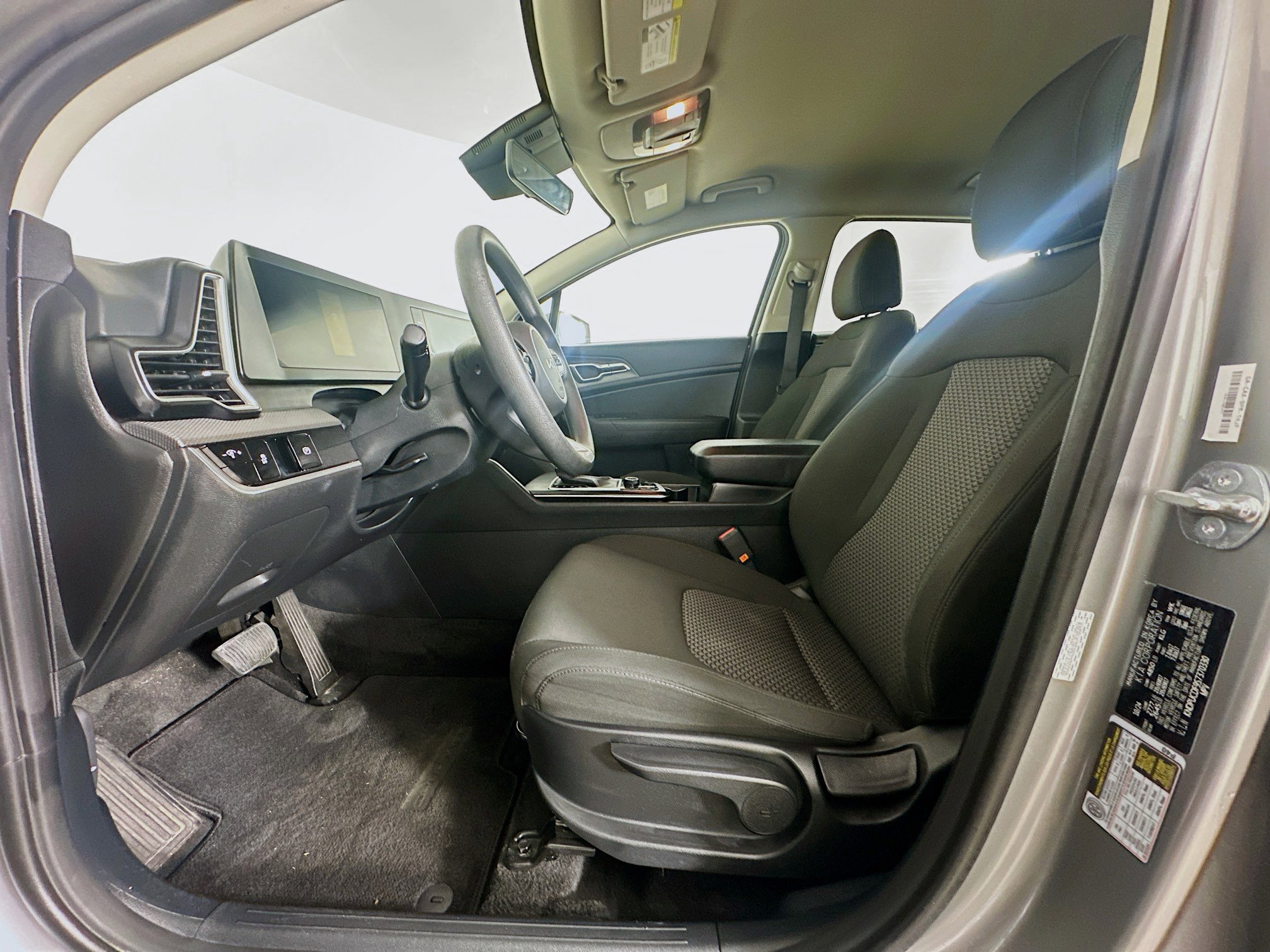 Used 2025 Kia Sportage LX AWD/4WD image 13