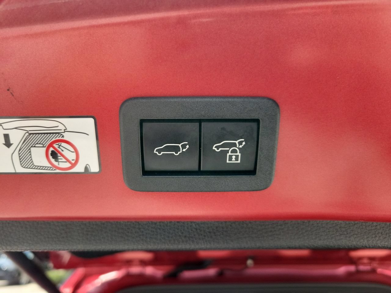 Used 2025 Toyota Corolla Cross AWD Hybrid w/ Convenience Package image 9