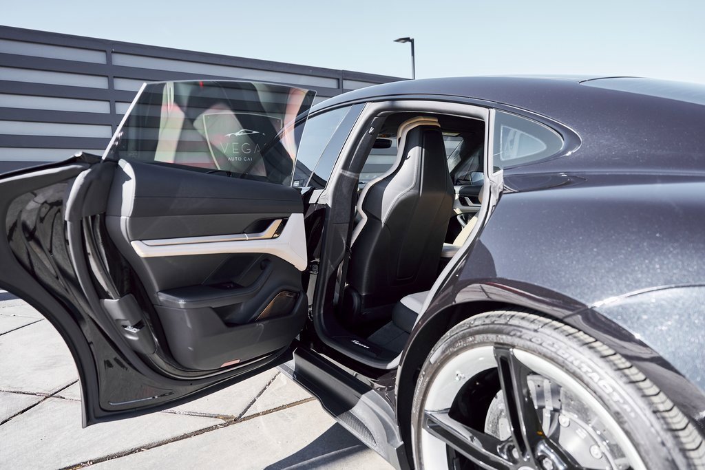 Used 2020 Porsche Taycan Turbo S image 30