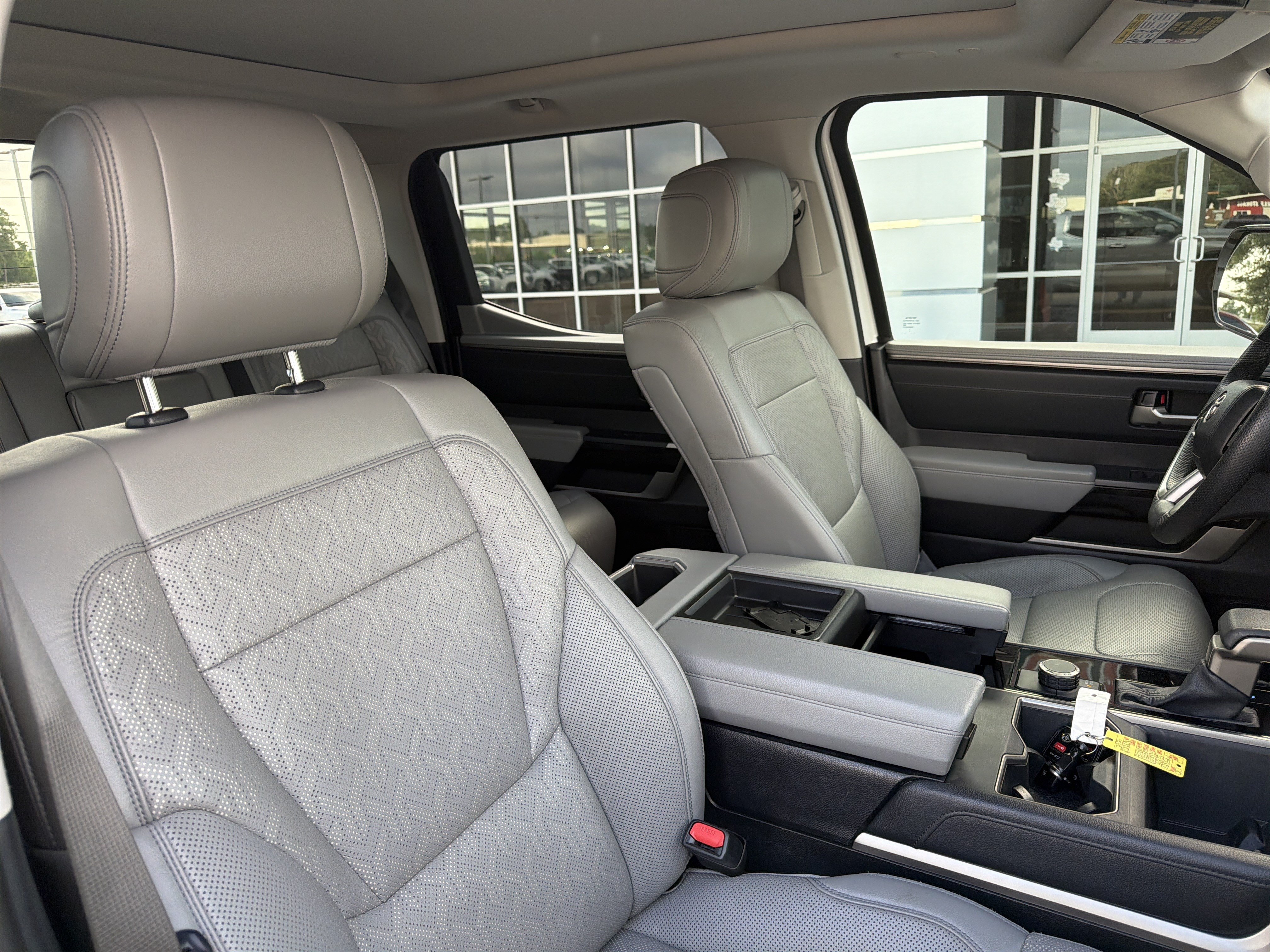 Used 2022 Toyota Tundra Limited RWD image 7