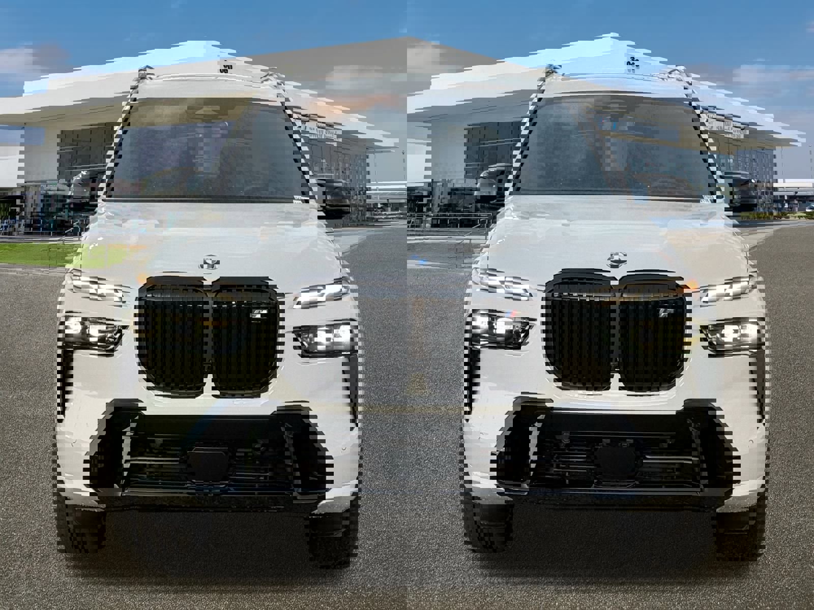 New 2026 BMW X7 M60i w/ Executive Package image 3