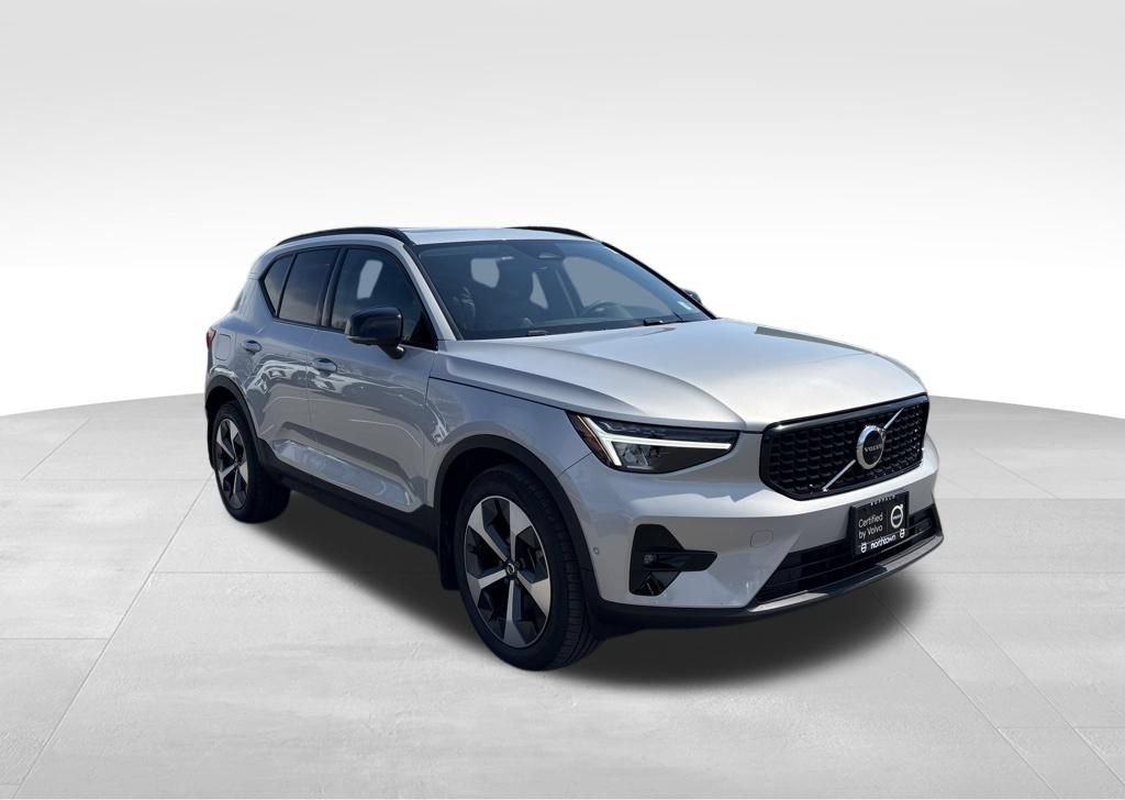 Certified 2023 Volvo XC40 B5 Plus w/ Driver Assist Package AWD/4WD image 36