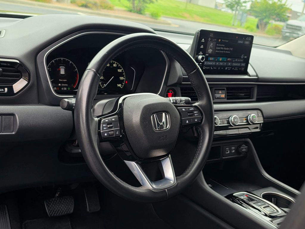 Used 2023 Honda Pilot Touring image 10