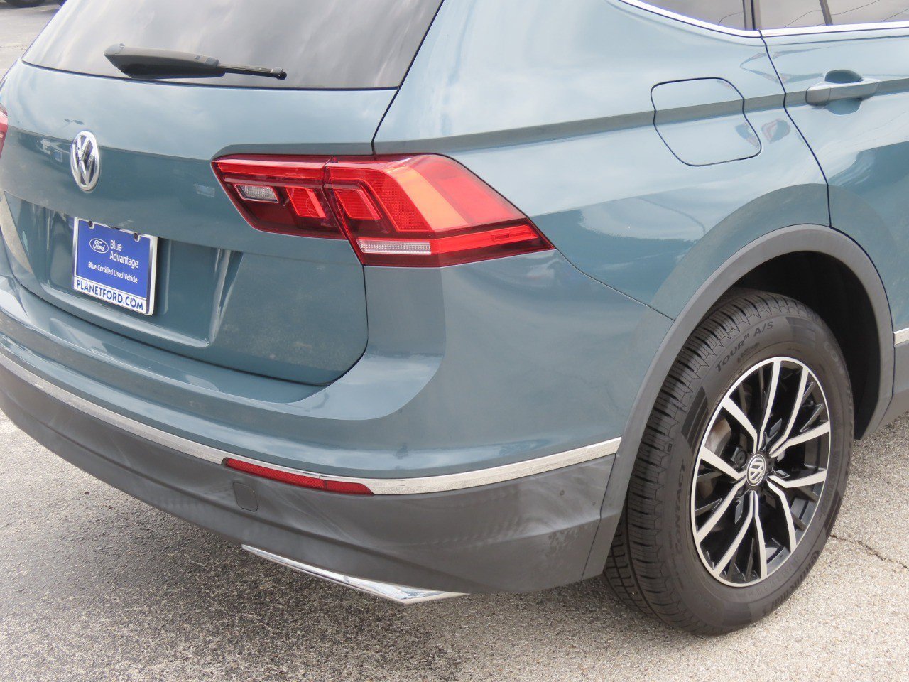 Used 2021 Volkswagen Tiguan SE w/ Panoramic Sunroof Package FWD image 10