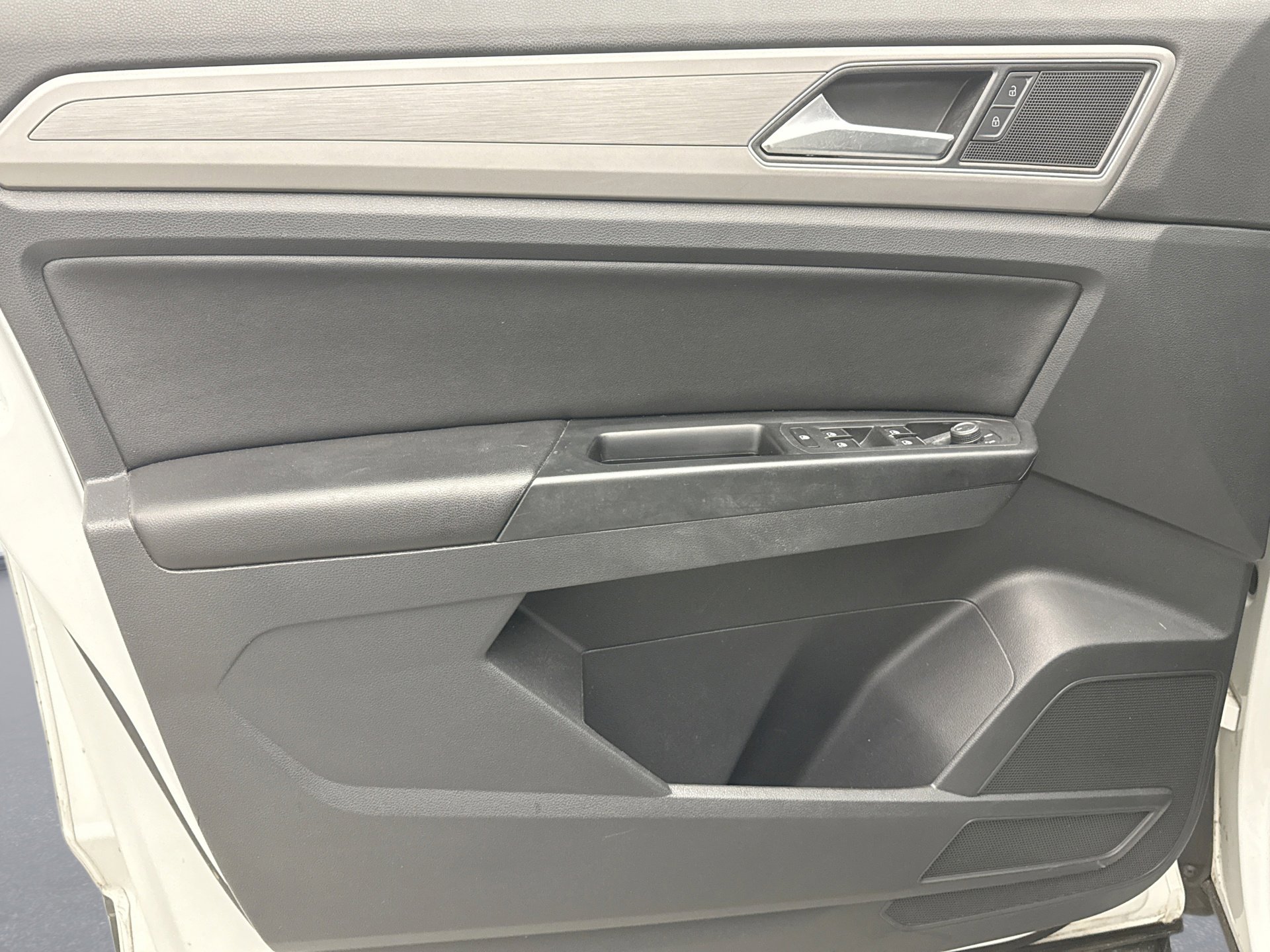 Used 2019 Volkswagen Atlas SE w/ Towing Package image 9