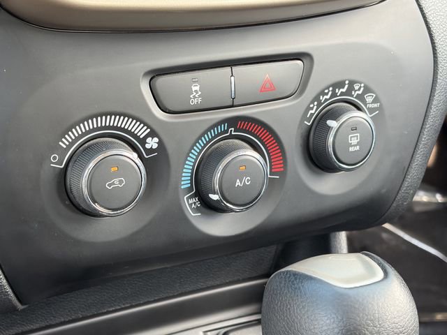 Used 2016 Jeep Cherokee Sport image 16