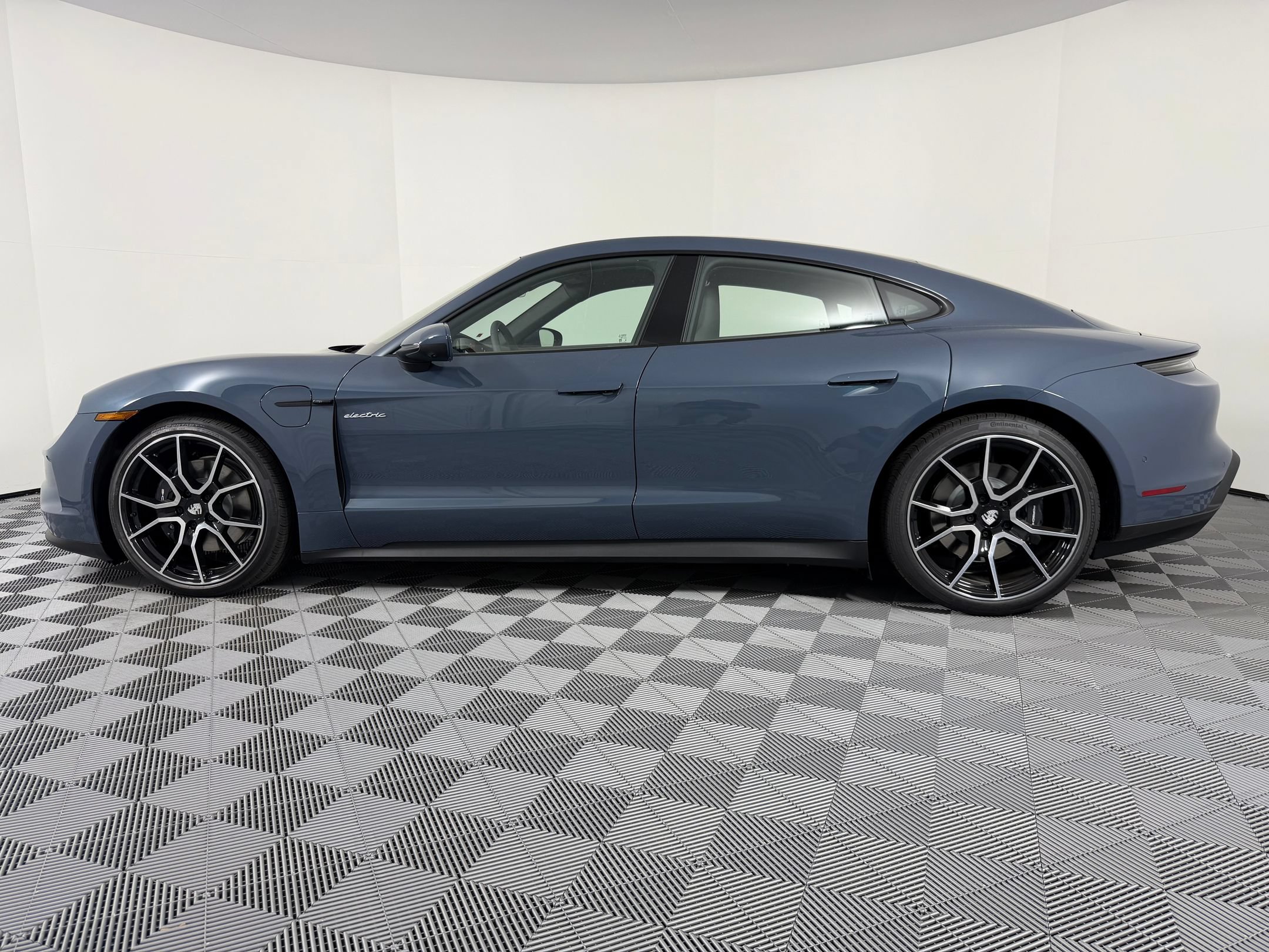 Certified 2026 Porsche Taycan AWD/4WD image 2