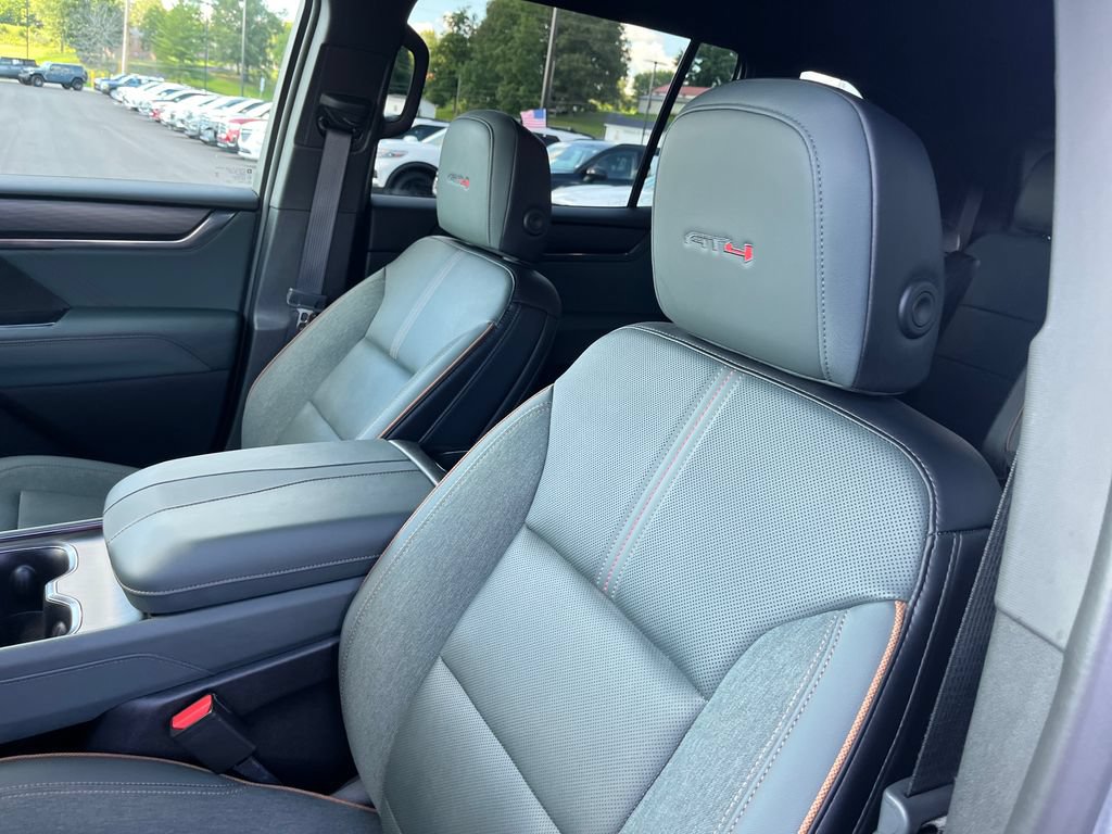 Used 2025 GMC Acadia AT4 AWD/4WD image 12