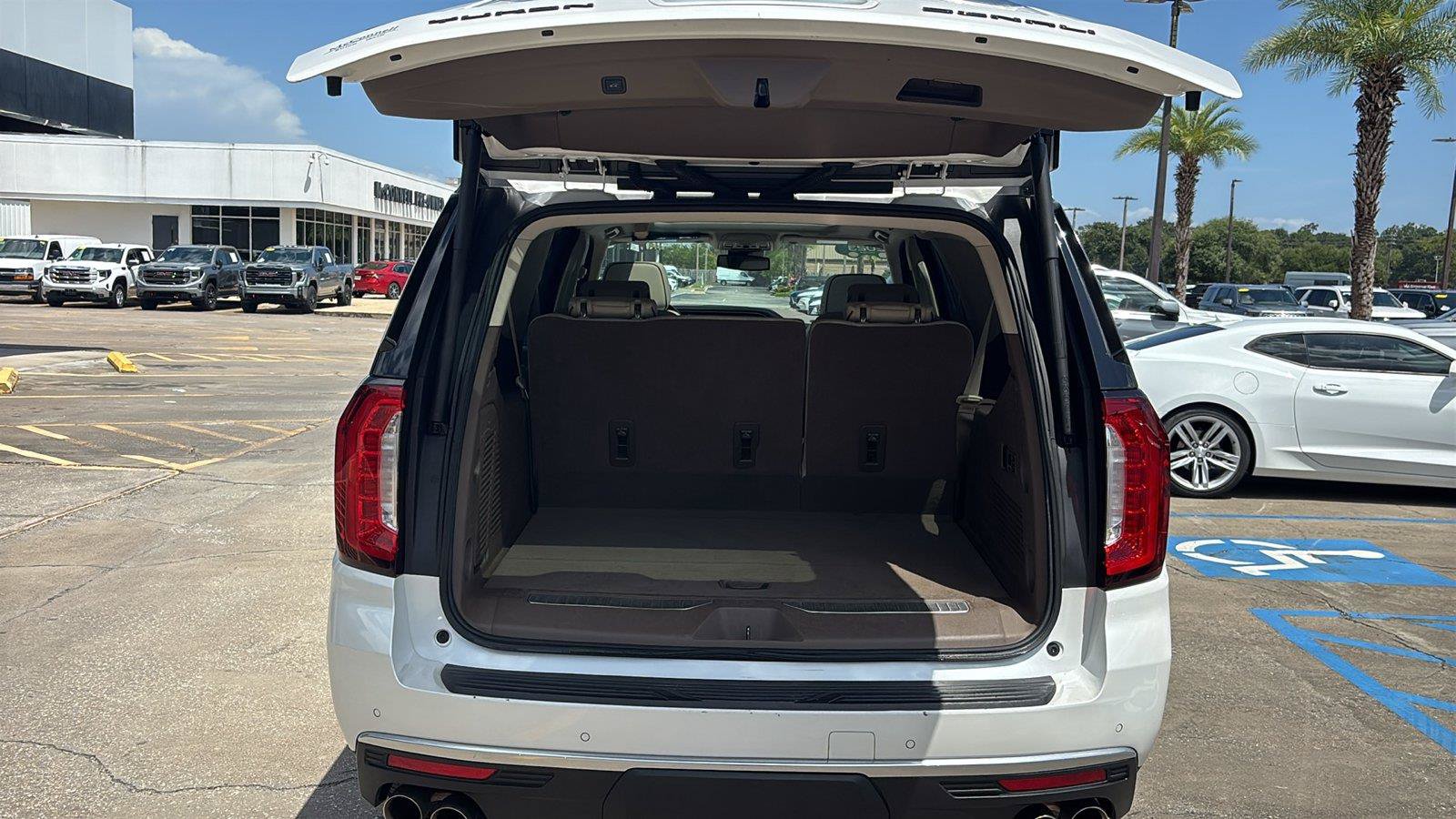 Certified 2023 GMC Yukon XL Denali RWD image 21