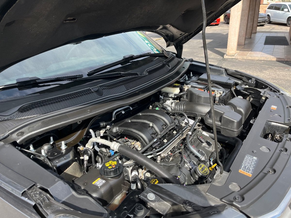 Used 2016 Ford Explorer XLT w/ Equipment Group 202A FWD image 44