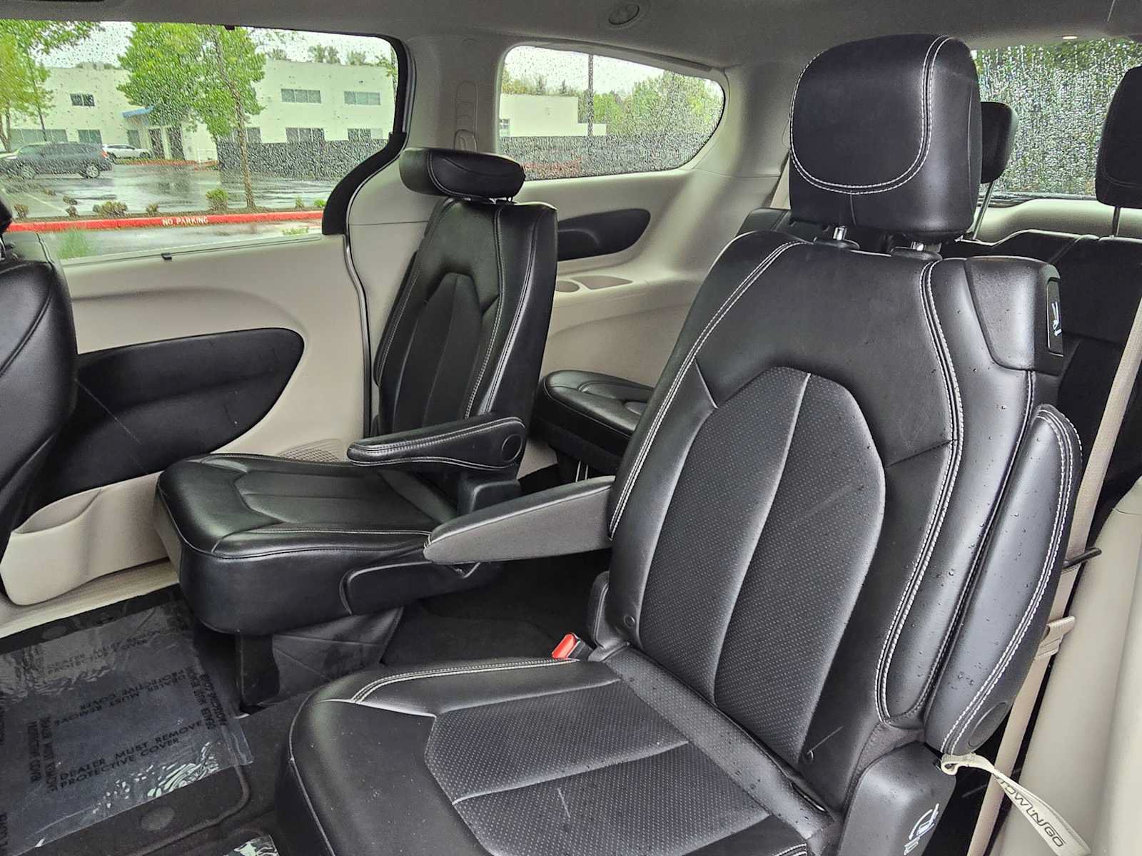 Used 2024 Chrysler Pacifica Touring-L FWD image 17