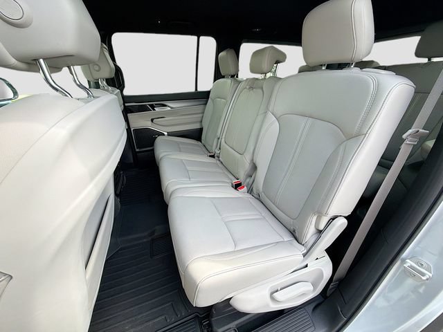 Used 2025 Jeep Wagoneer 4WD image 26