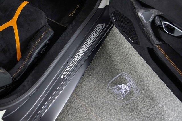 Used 2018 Lamborghini Huracan Performante image 24