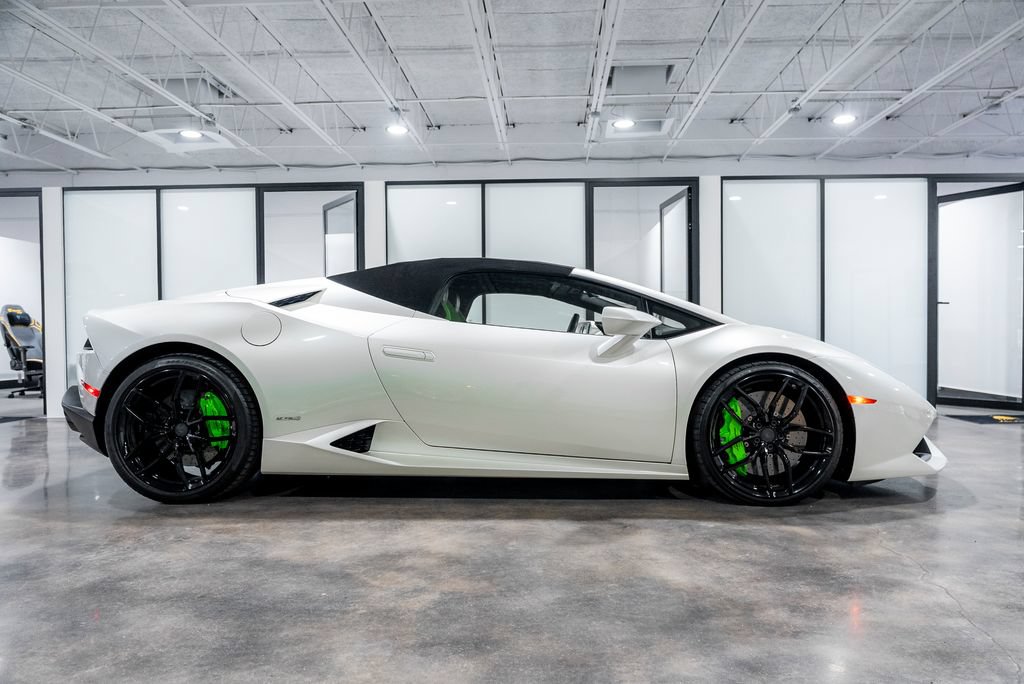 Used 2016 Lamborghini Huracan LP 610-4 AWD/4WD image 2