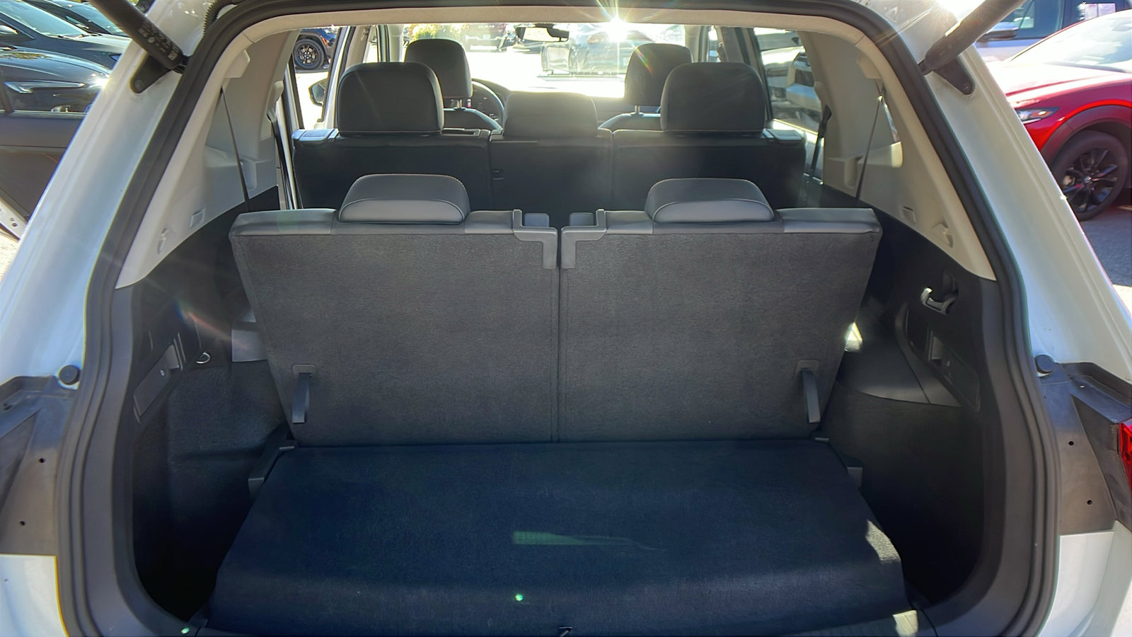 Used 2024 Volkswagen Tiguan SE image 13