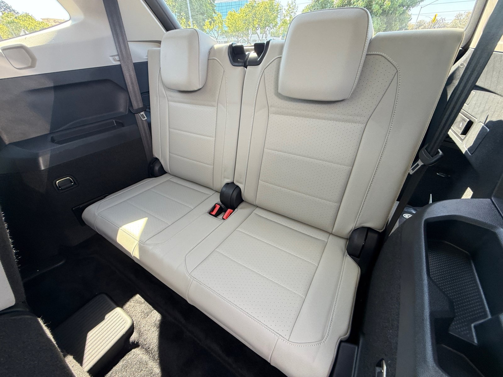 Used 2020 Volkswagen Tiguan SE w/ Panoramic Sunroof Package FWD image 21