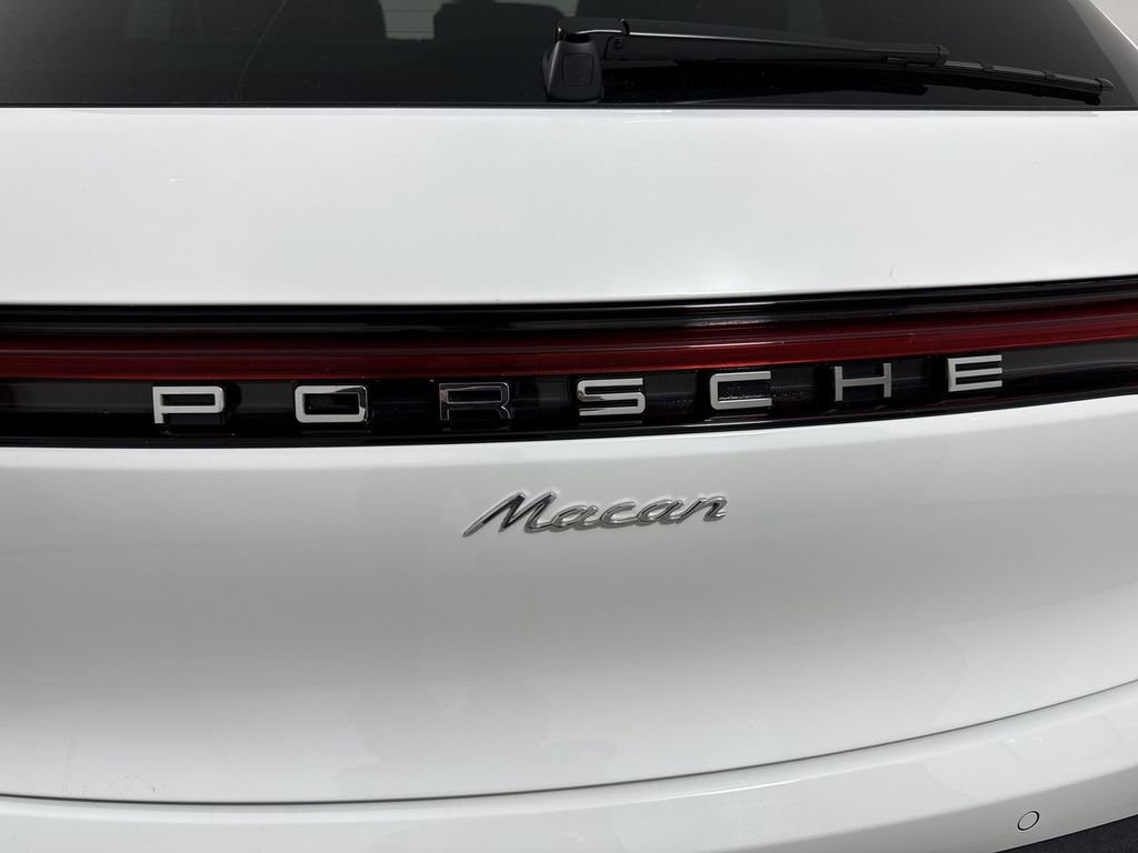 Certified 2025 Porsche Macan image 19