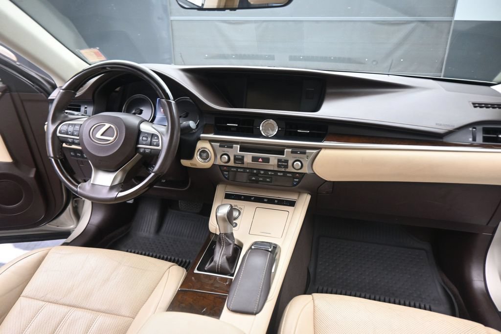 Used 2018 Lexus ES 350 w/ Luxury Package w/Wood Trim FWD image 21