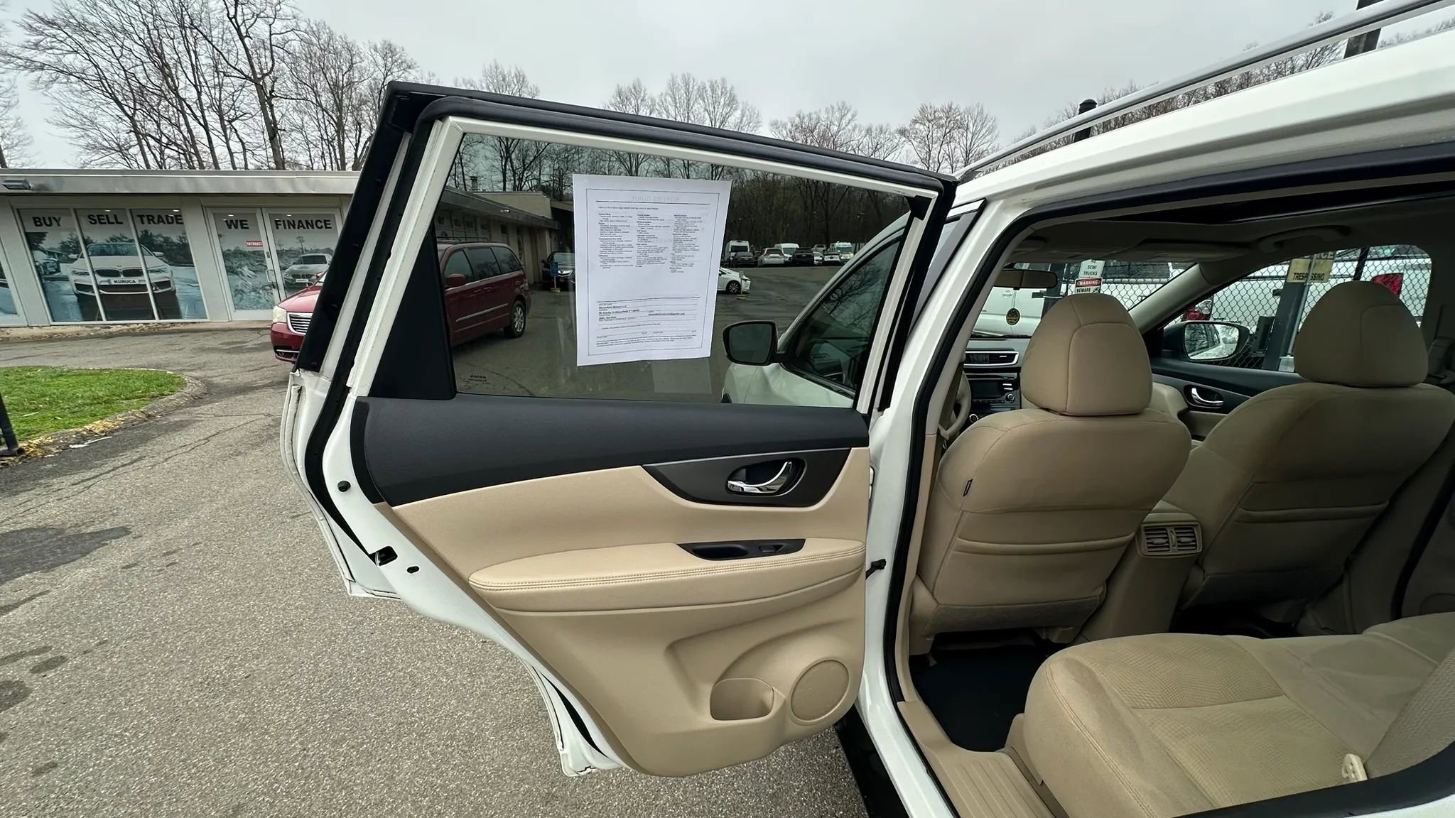 Used 2015 Nissan Rogue SV w/ SV Moonroof Package image 25