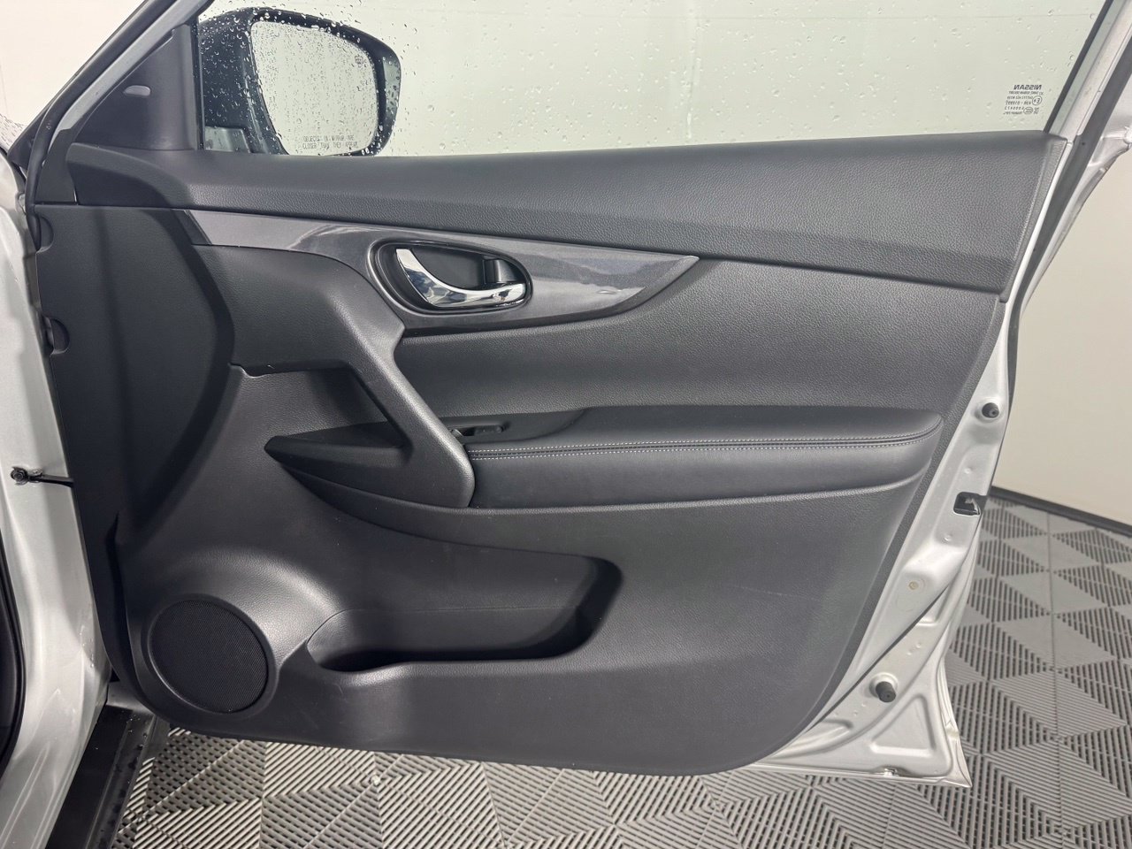 Used 2018 Nissan Rogue SV FWD image 31