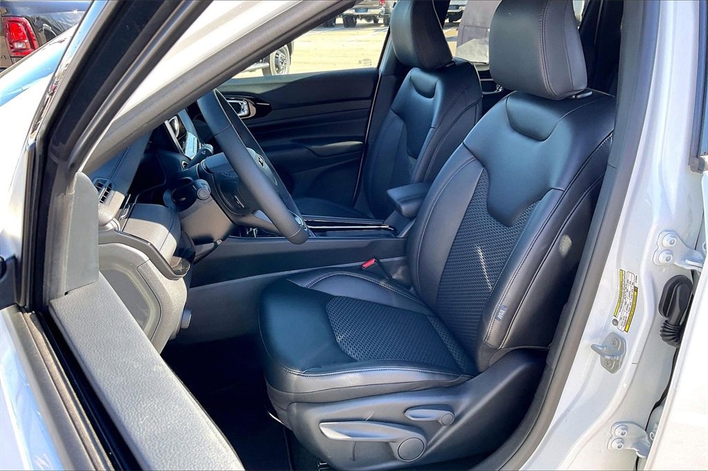 New 2026 Jeep Compass Latitude image 9