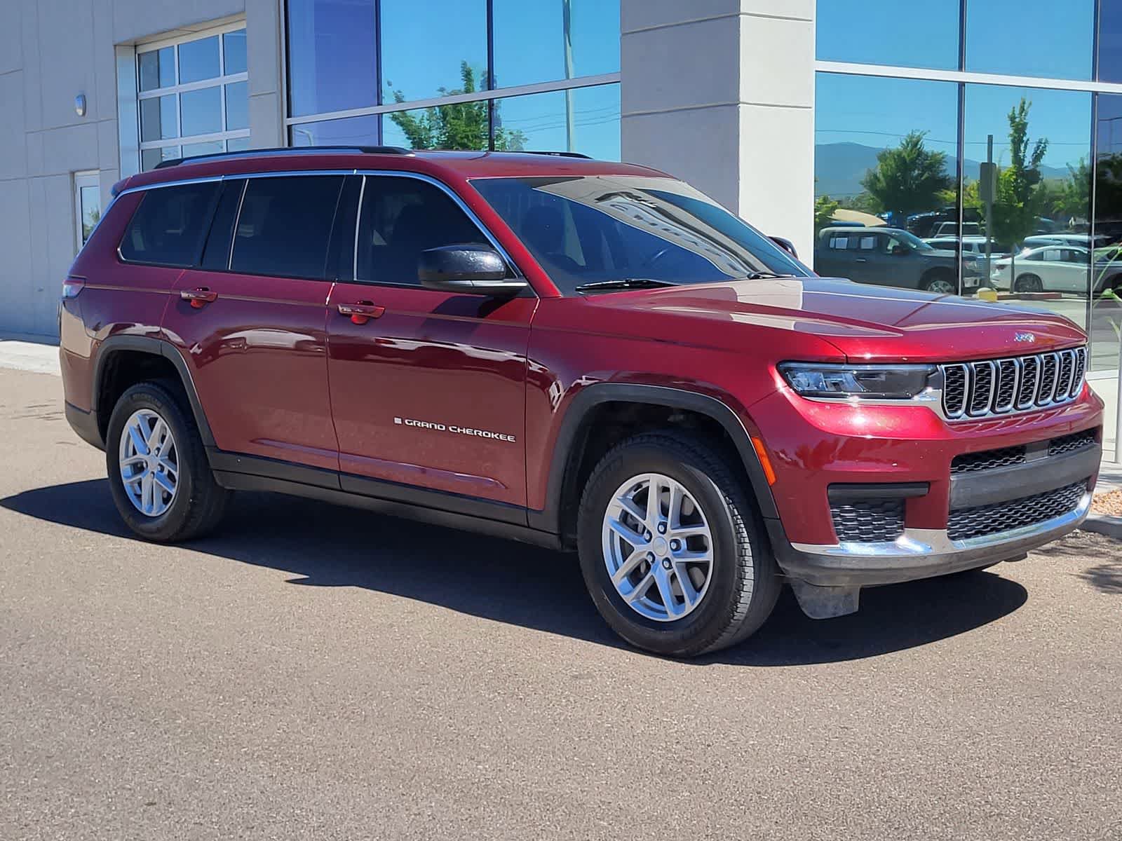 Used 2022 Jeep Grand Cherokee L Laredo w/ Luxury Tech Group I AWD/4WD image 3