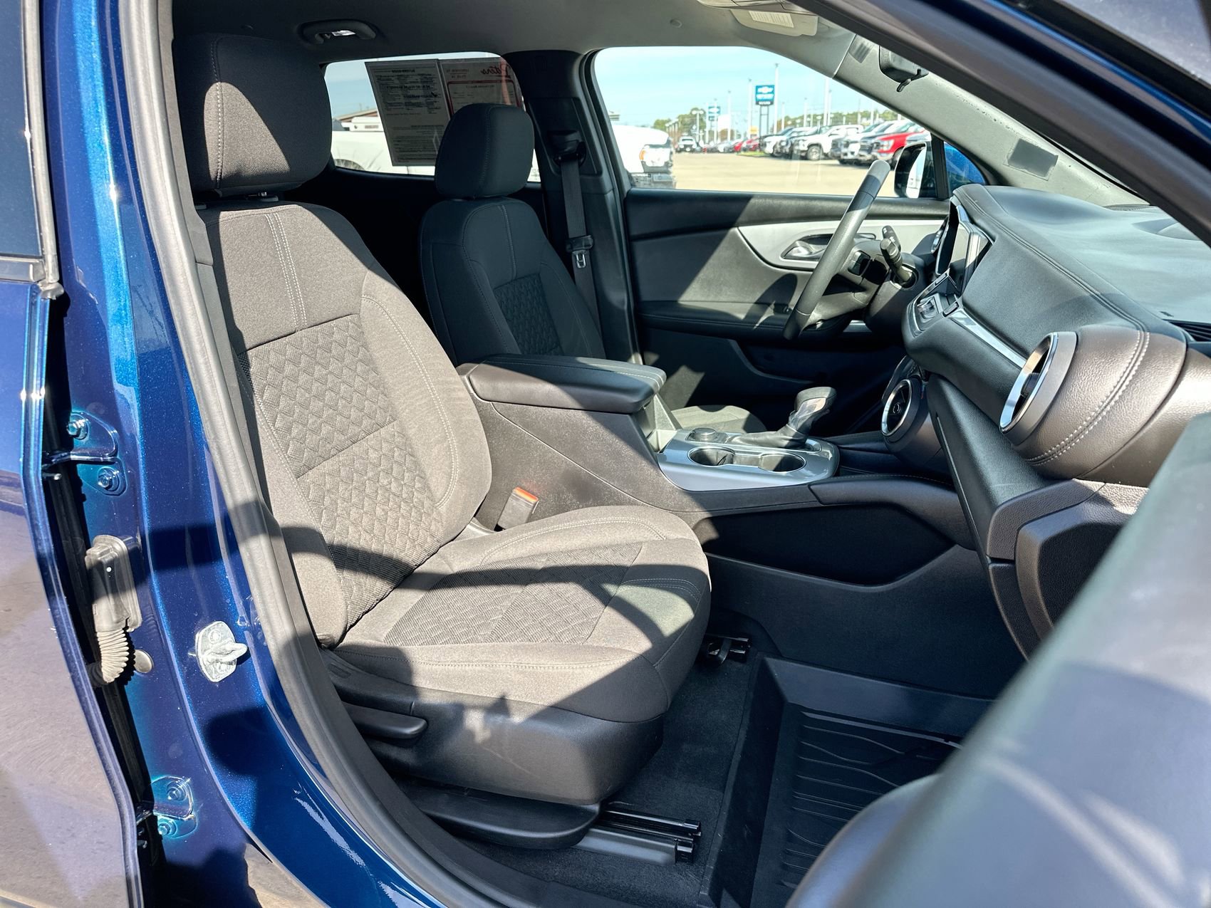 Used 2022 Chevrolet Blazer LT FWD image 23
