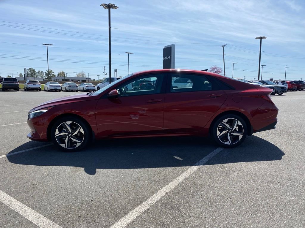 Used 2023 Hyundai Elantra SEL w/ Convenience Package image 4