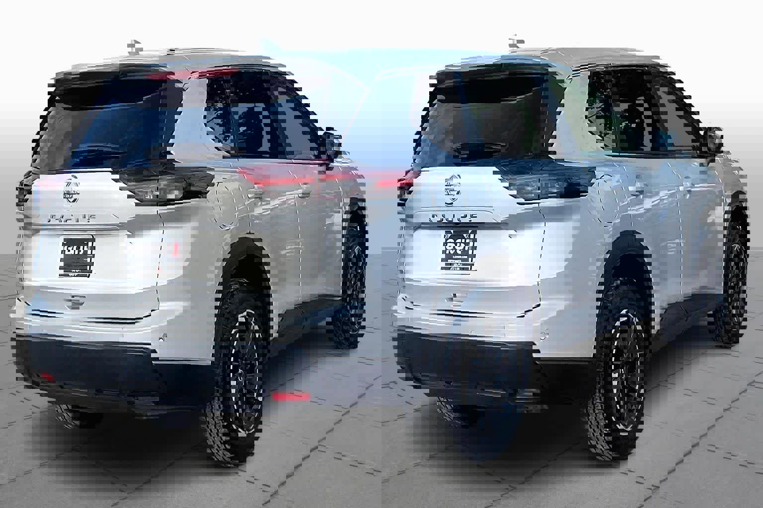 Used 2025 Nissan Rogue SV image 13