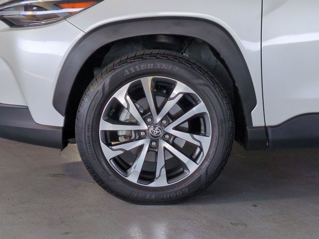 Used 2025 Toyota Corolla Cross XLE w/ Convenience Package FWD image 23