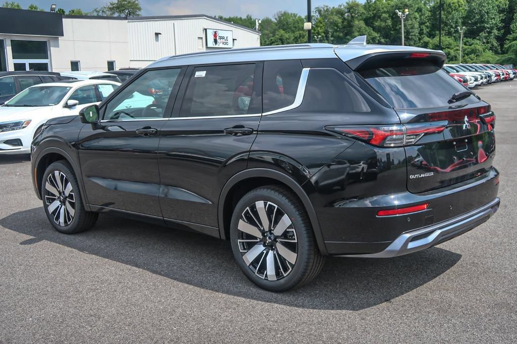 New 2025 Mitsubishi Outlander AWD image 10