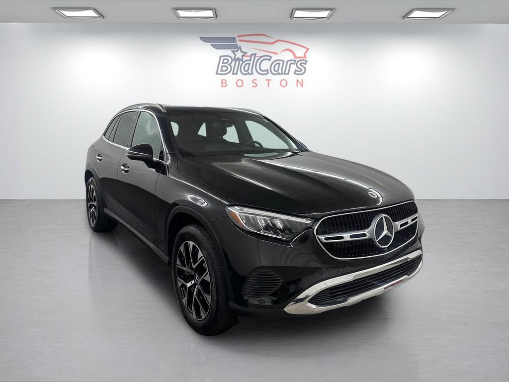 Used 2025 Mercedes-Benz GLC 350e 4MATIC image 3