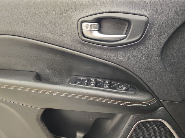 Used 2018 Jeep Compass Latitude w/ Popular Equipment Group AWD/4WD image 34