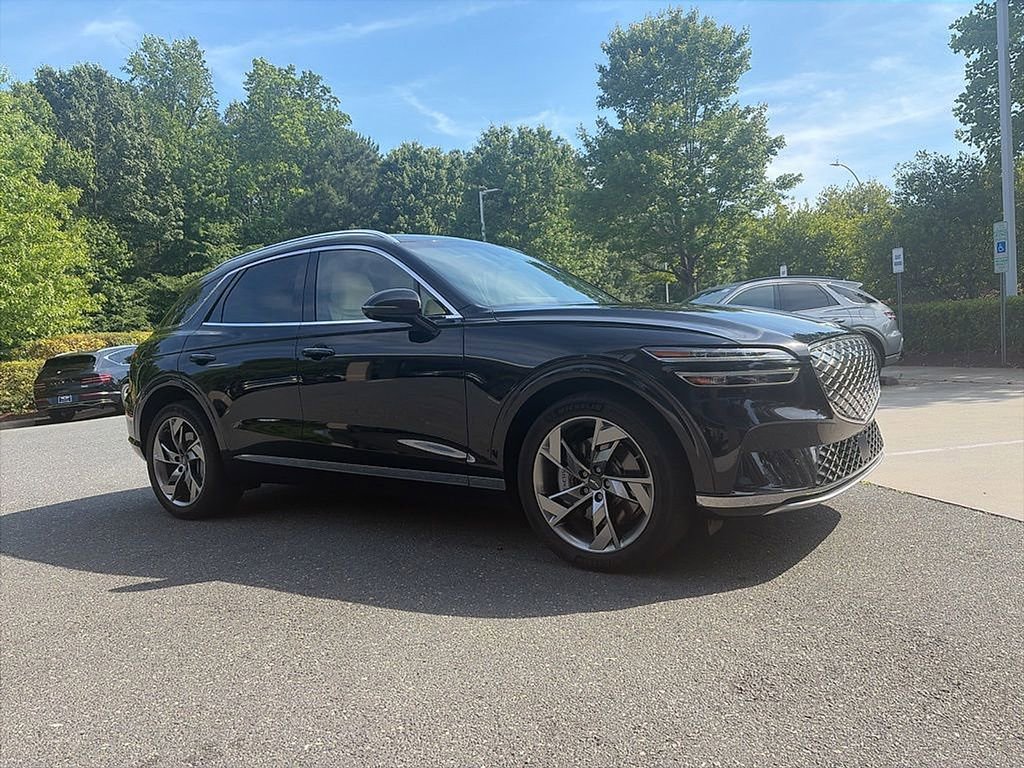 Used 2023 Genesis Electrified GV70 AWD/4WD image 2