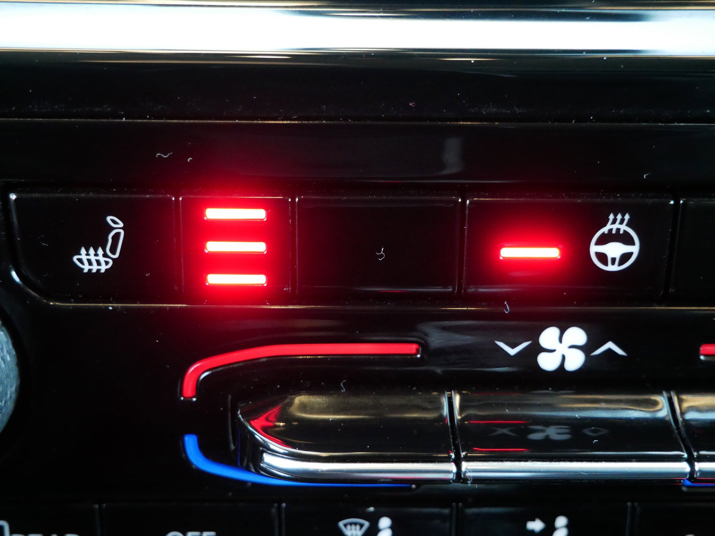 Used 2023 Jeep Grand Cherokee Laredo w/ Luxury Tech Group I image 31