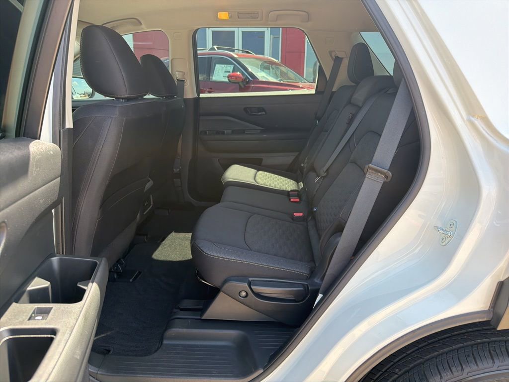 Used 2024 Nissan Pathfinder SV FWD image 15
