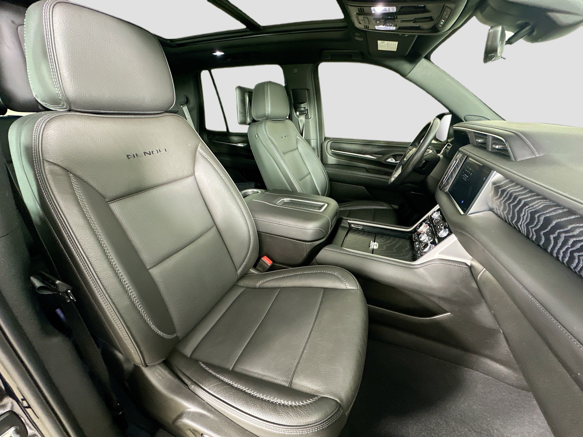 Used 2024 GMC Yukon Denali w/ Denali Reserve Package image 38