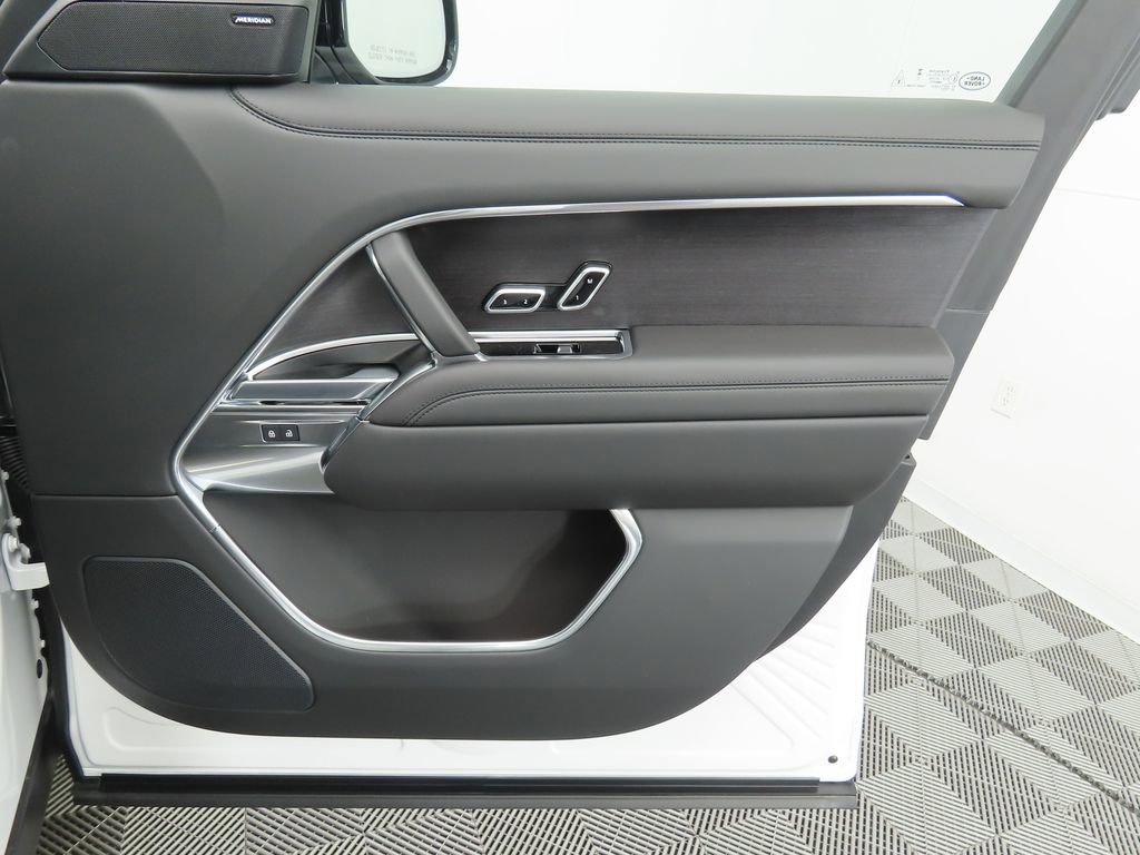 New 2025 Land Rover Range Rover Long Wheelbase SE image 25