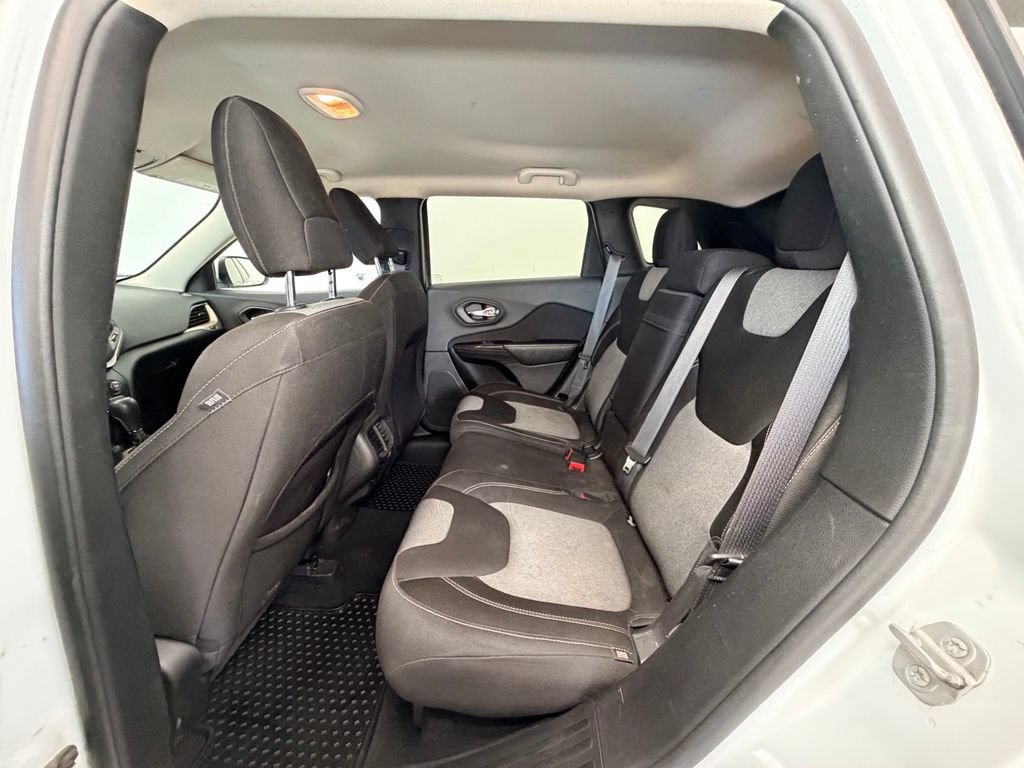 Used 2014 Jeep Cherokee Latitude w/ Cold Weather Group AWD/4WD image 4