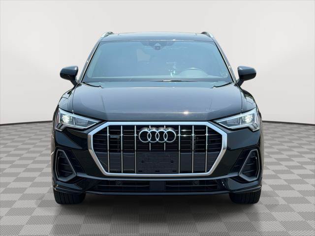 Used 2023 Audi Q3 2.0T Premium w/ Convenience Package AWD/4WD image 2