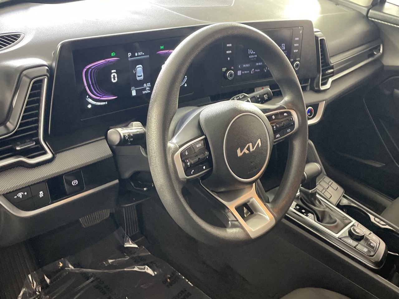 Used 2025 Kia Sportage LX image 10