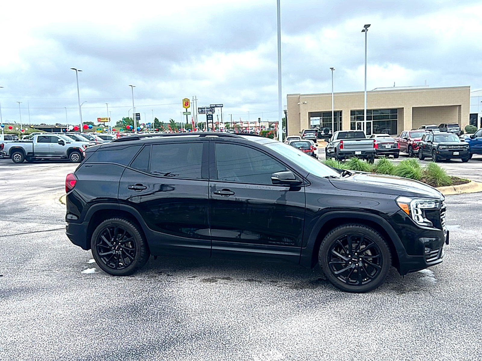 Used 2023 GMC Terrain SLT w/ Tech Package image 5