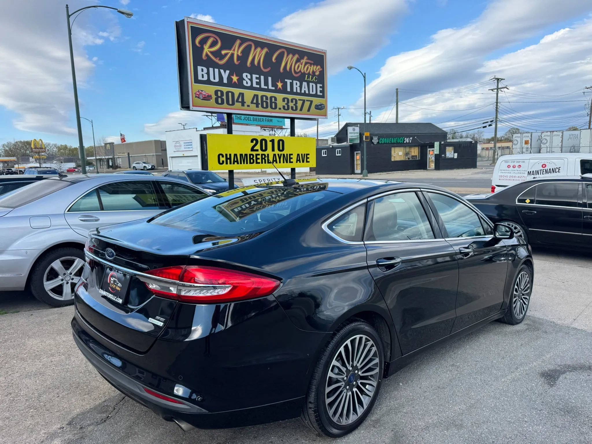 Used 2017 Ford Fusion SE w/ Fusion SE Technology Package image 4